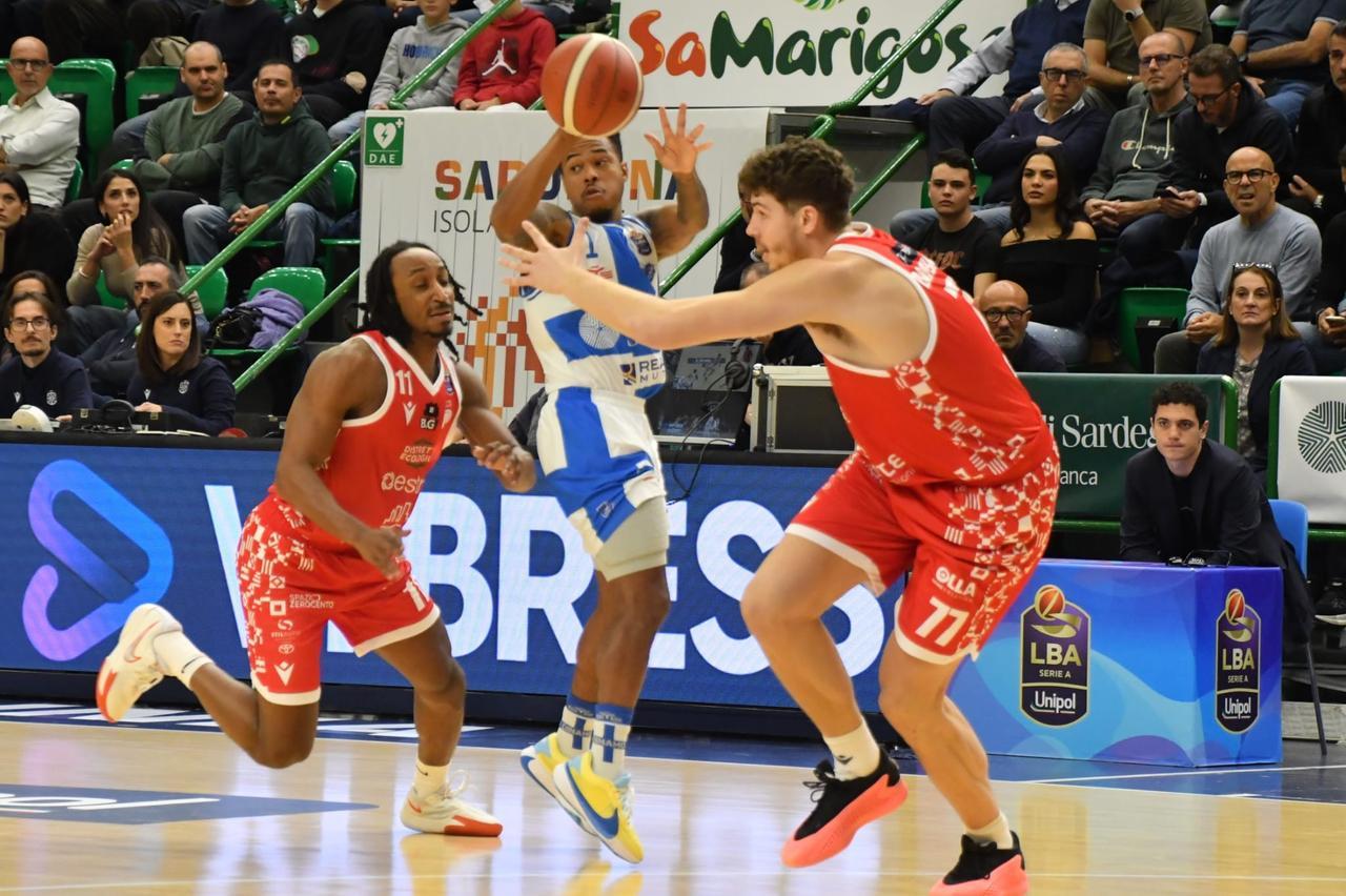 La Dinamo all’ultimo respiro vince con Pistoia: 77-75