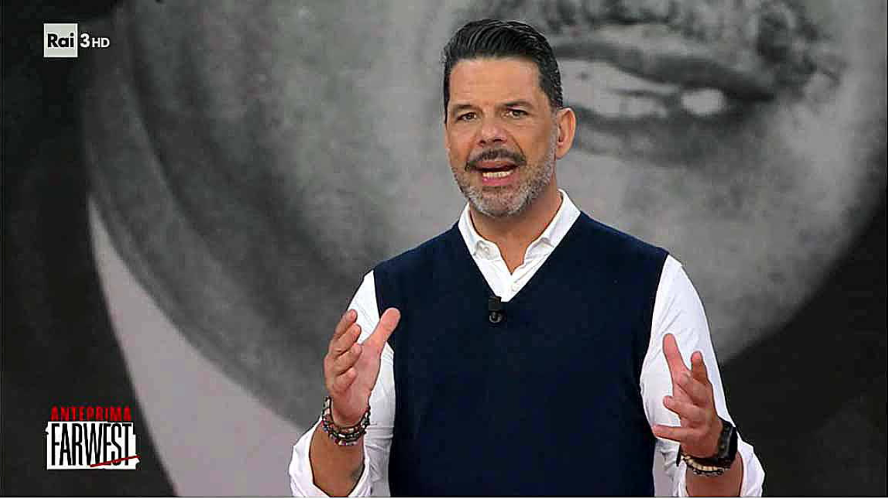 Il conduttore Salvo Sottile durante la trasmissione Far West