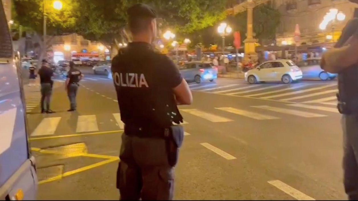 Terrore a Cagliari, tre ragazze minacciate e molestate da due giovani