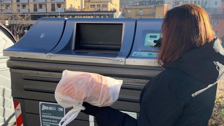 Anche carta e plastica andranno conferite in cassonetti che si apriranno con la tessera