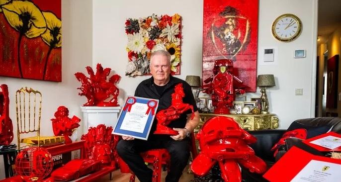 
	Willem Post con le sue opere e il certificato del Guinness World Record

