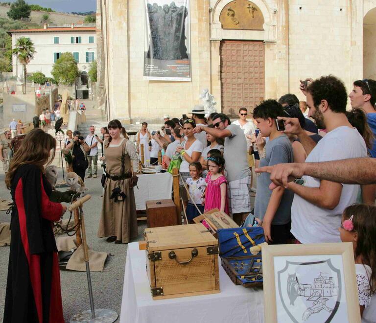 Pietrasanta medievale (foto d'archivio): fra gli eventi sostenuti dal magnate