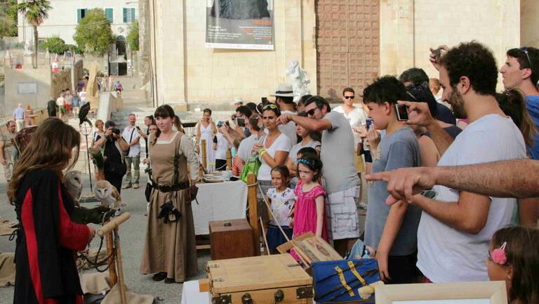 Pietrasanta medievale (foto d'archivio): fra gli eventi sostenuti dal magnate