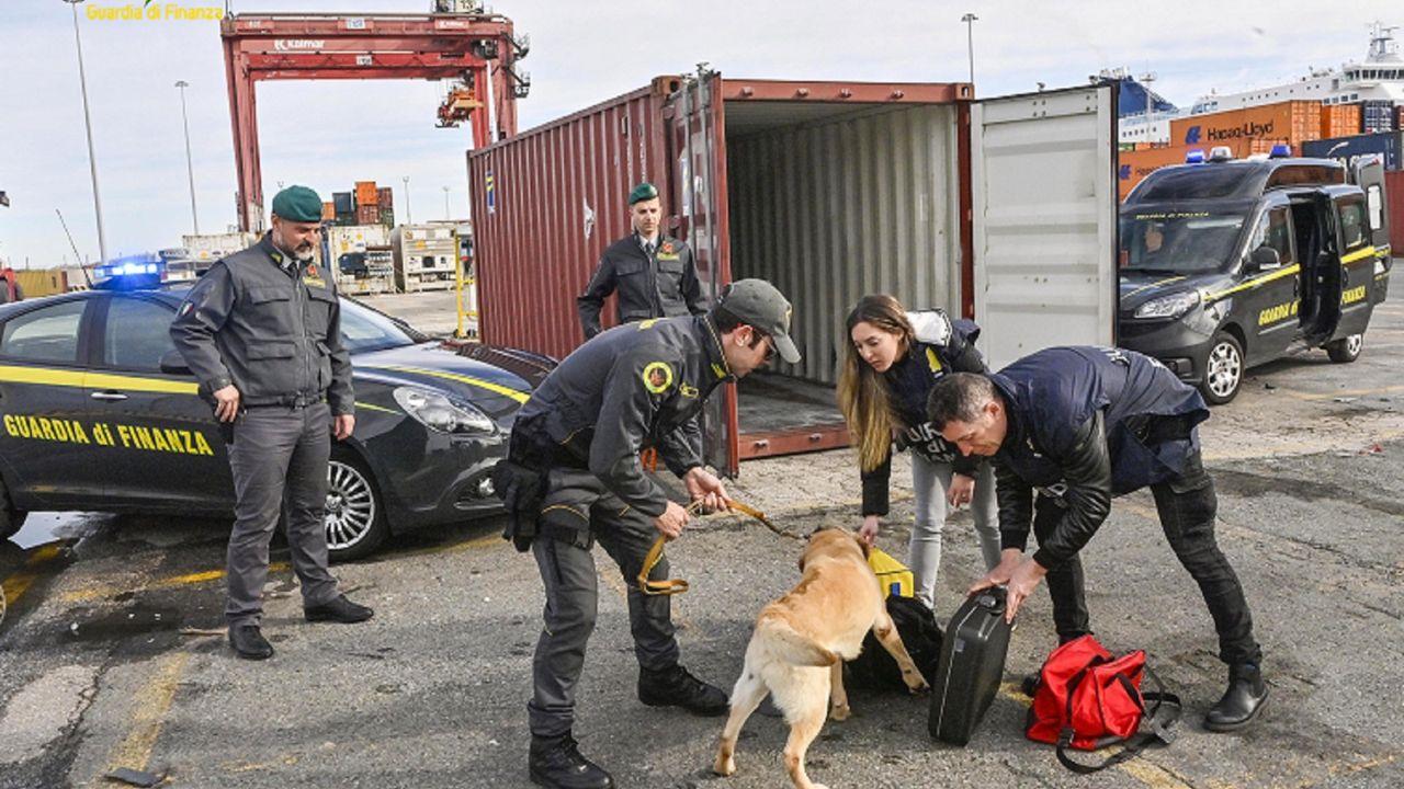 I cani anti-droga nell’area doganale