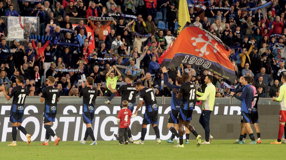 
	I giocatori sotto la curva&nbsp;

