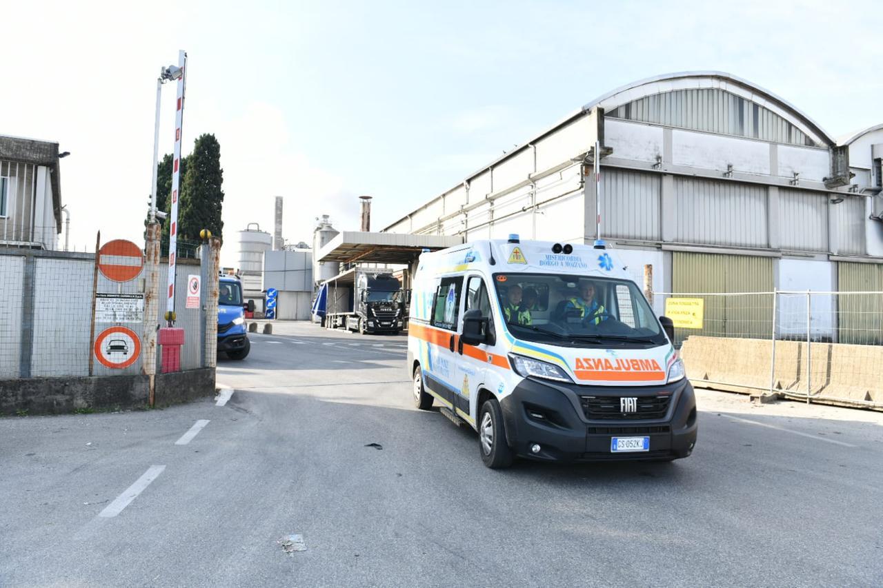 Lucca, morto sul lavoro in una cartiera: chi è la vittima