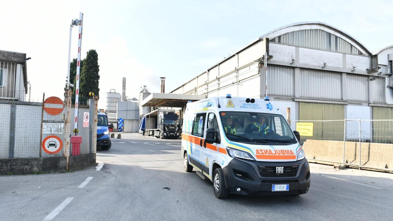 Lucca, morto sul lavoro in una cartiera: chi è la vittima