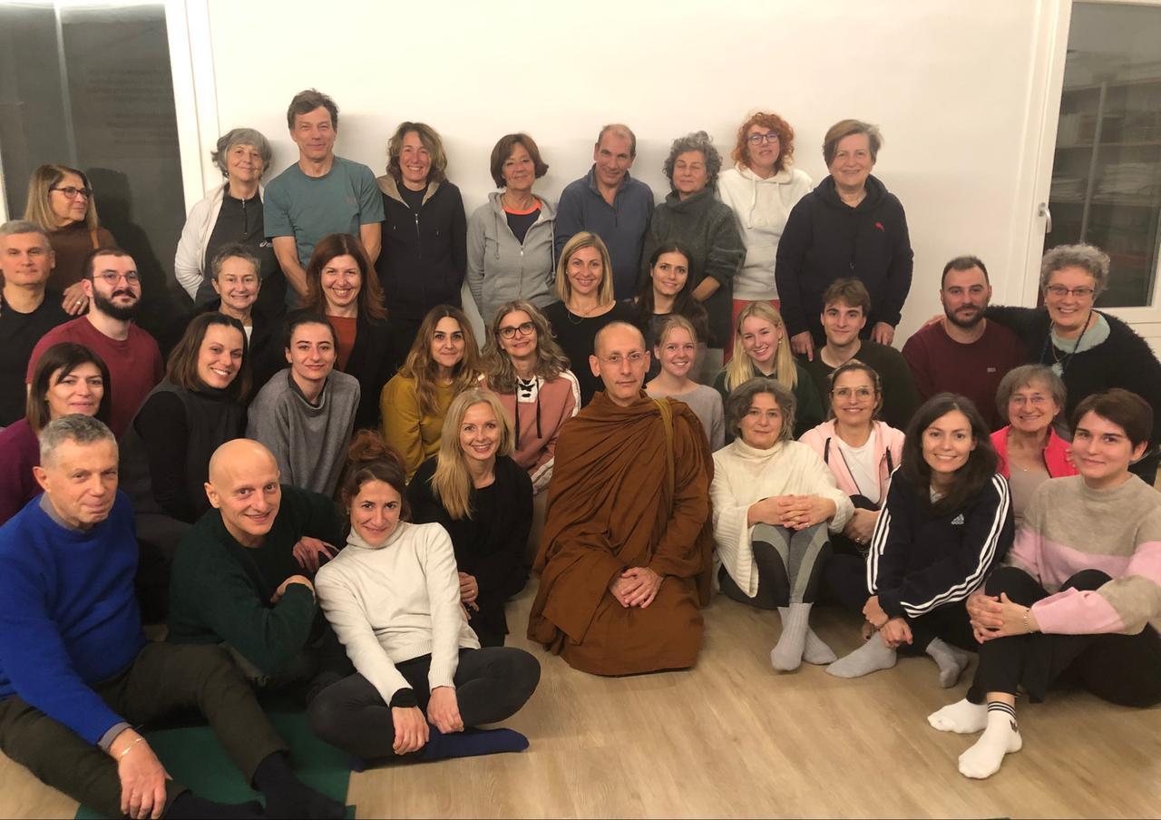 Il monaco Bhikkhu Mahabodhi ospite da Dharma