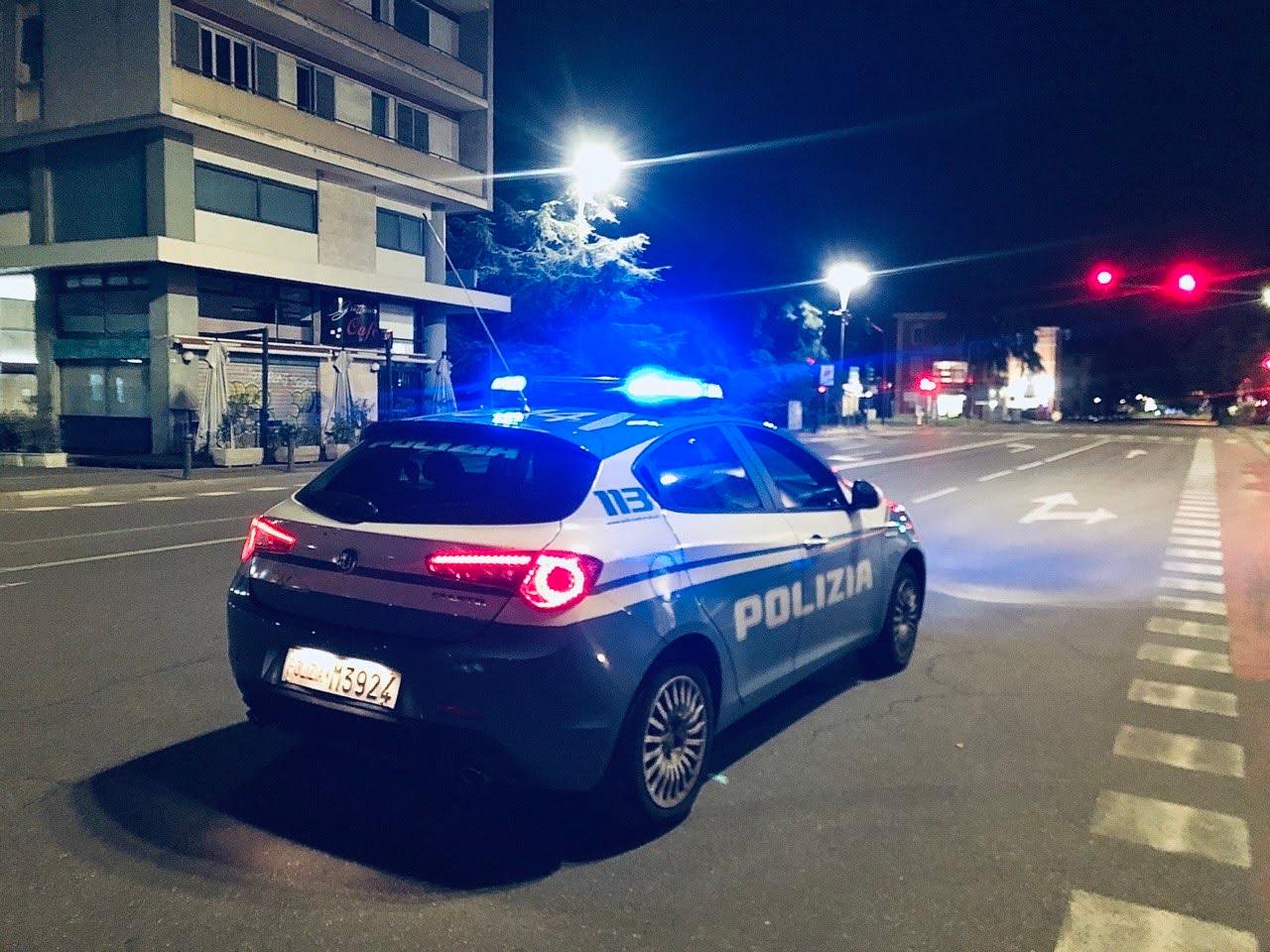 
	Una volante della polizia di Stato (foto d'archivio)

