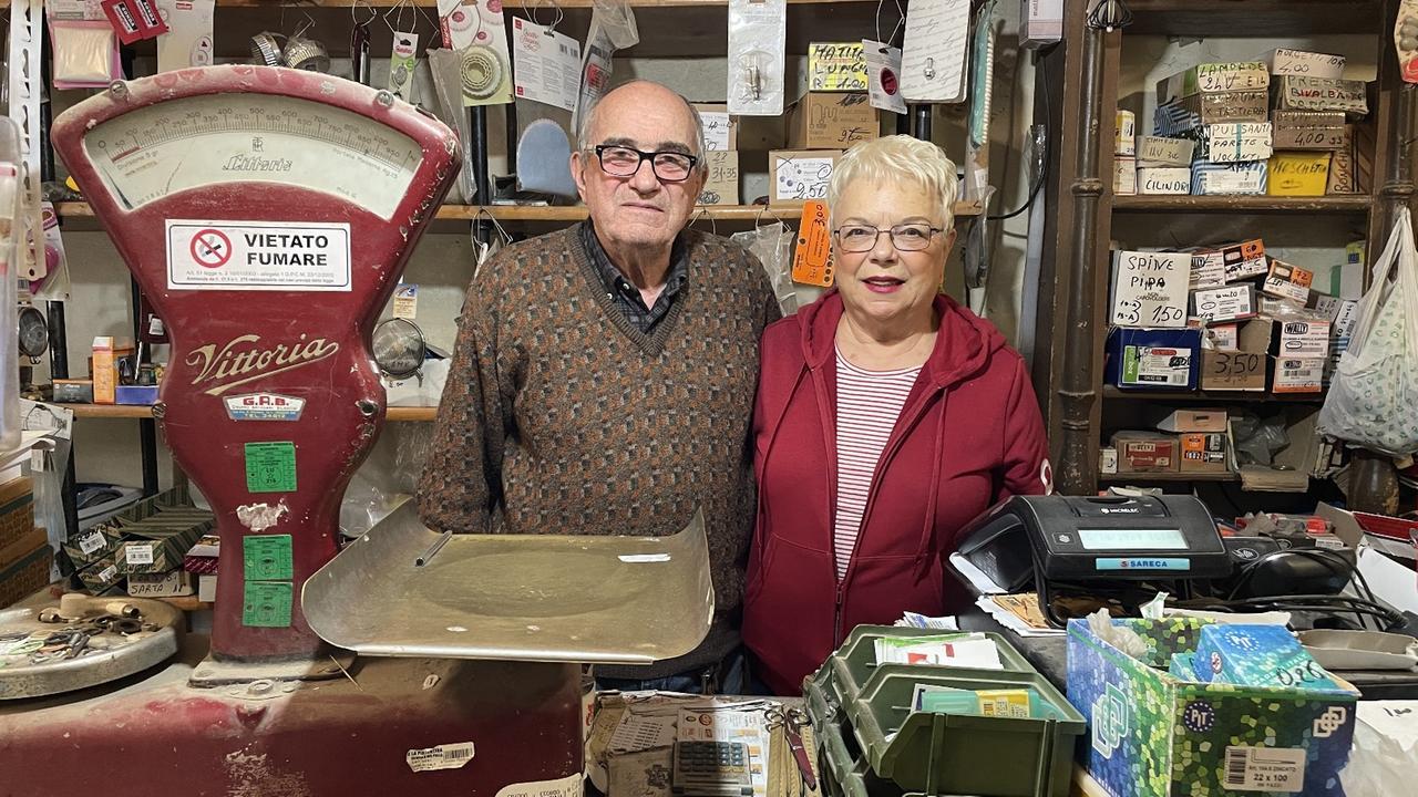 Dopo 70 anni chiude il trovatutto del “Ronk”: «Qui nessuno è mai uscito a mani vuote»