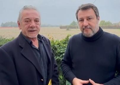 
	Stefano Marchetti del comitato "La via maestra" con il ministro Matteo Salvini

