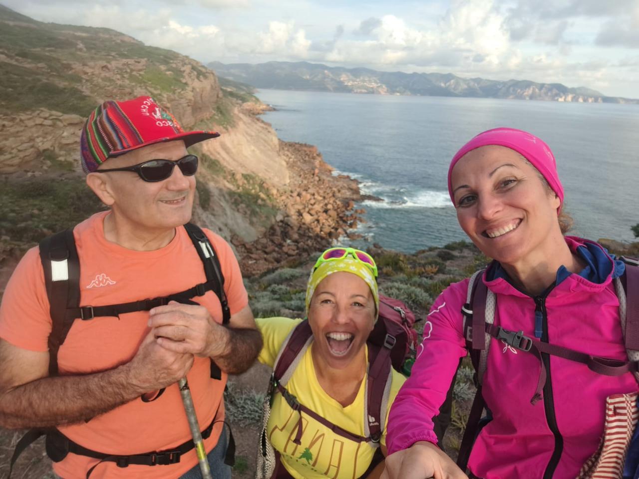 Non vedente fa il cammino di Santa Barbara: «Le guide i miei occhi e le mie mani per 100 chilometri»