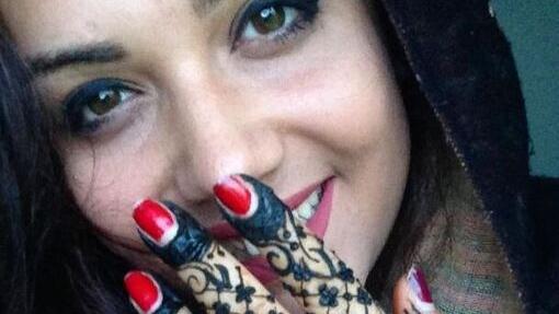 Alice Chioda decora le future spose con tatuaggi all’henné