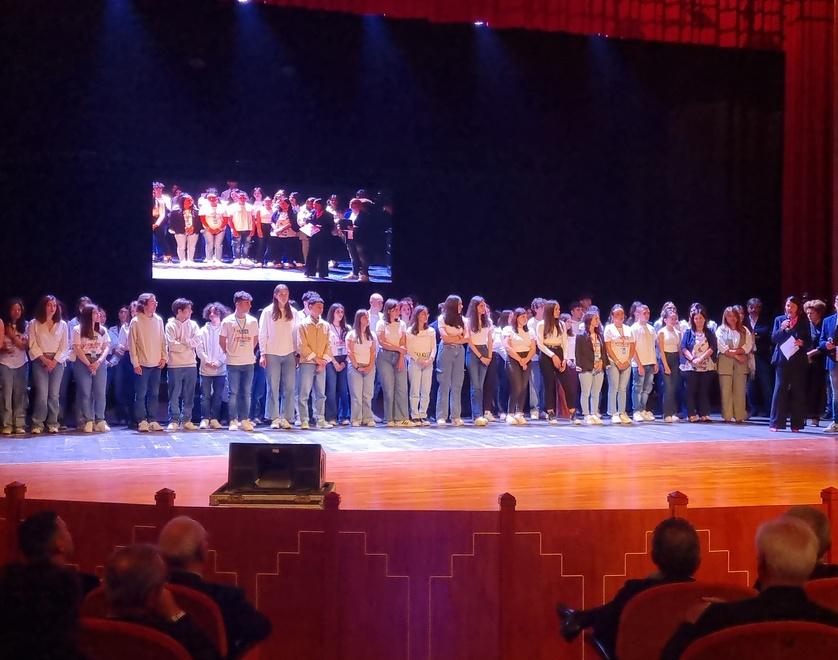 Lo spettacolo del 20 maggio 2024 tenuto a Sassari dagli studenti e dalle studentesse che hanno partecipato alla settima edizione del progetto Nuova Scuola
