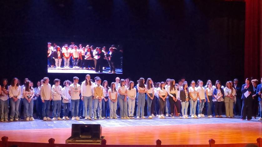 Lo spettacolo del 20 maggio 2024 tenuto a Sassari dagli studenti e dalle studentesse che hanno partecipato alla settima edizione del progetto Nuova Scuola