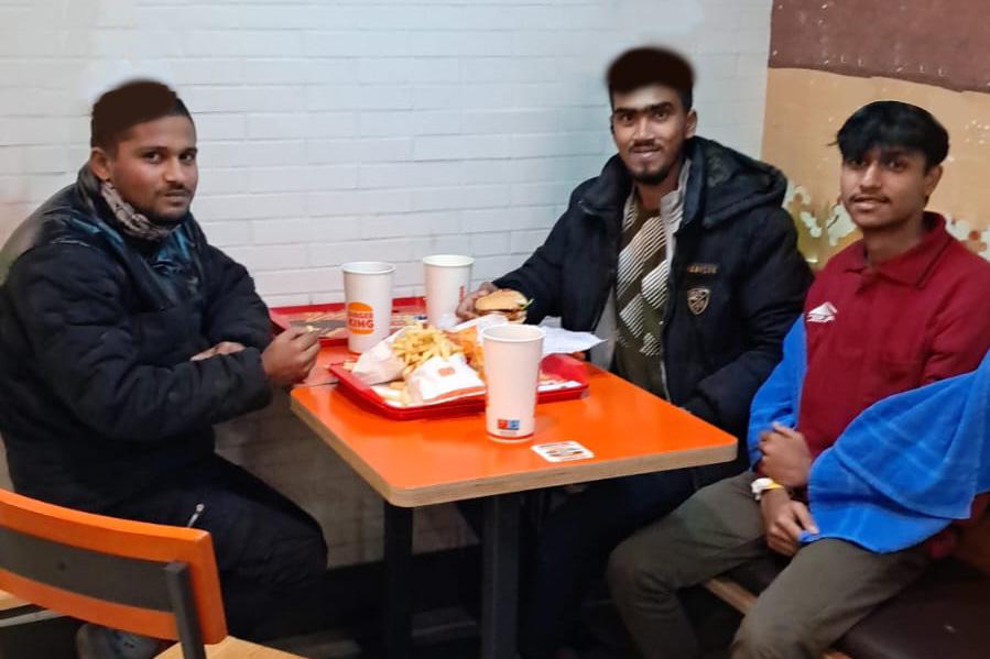 Altri sette migranti ospitati a Ferrara: «Niente militari, tutto “umano”»