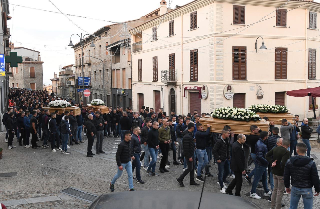 
	I funerali delle vittime di Fonni (foto Massimo Locci)


