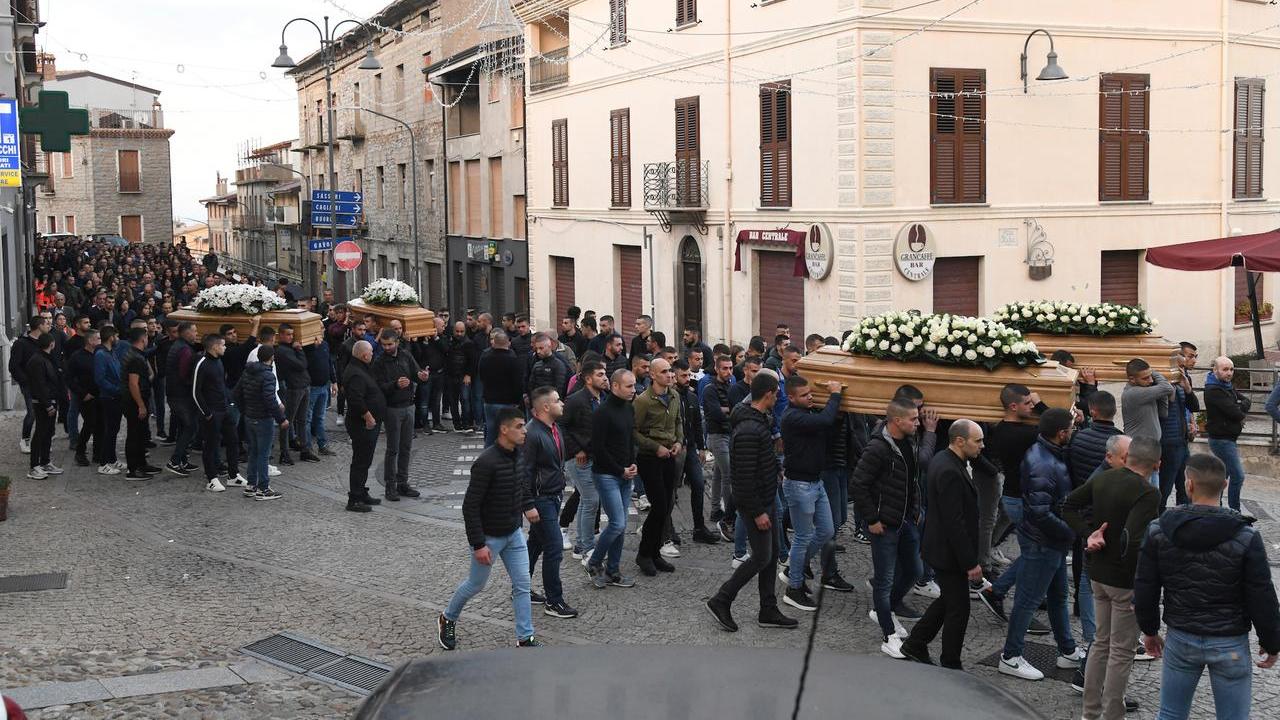 I funerali delle vittime di Fonni (foto Massimo Locci)