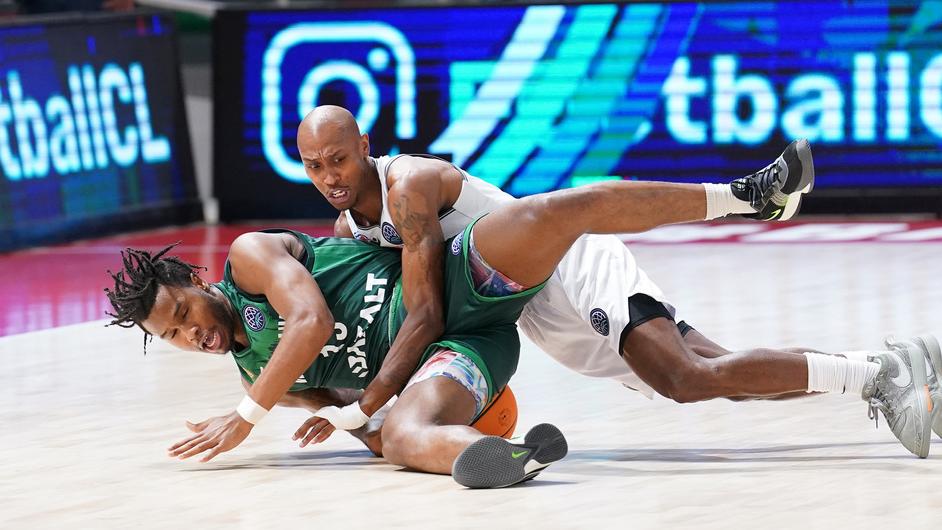 Smith si infiamma e spinge avanti la Unahotels in Champions League: il video con la sintesi della partita