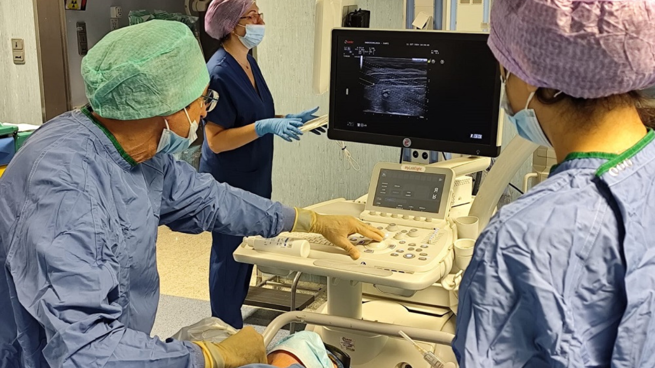 Un intervento chirurgico alla tiroide (foto d’archivio)