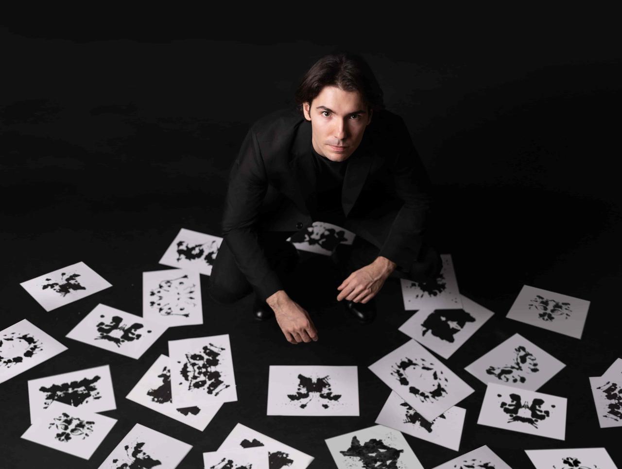 “Th!nk” in scena al Nuovo di Ferrara: «Porto il mentalismo a teatro»