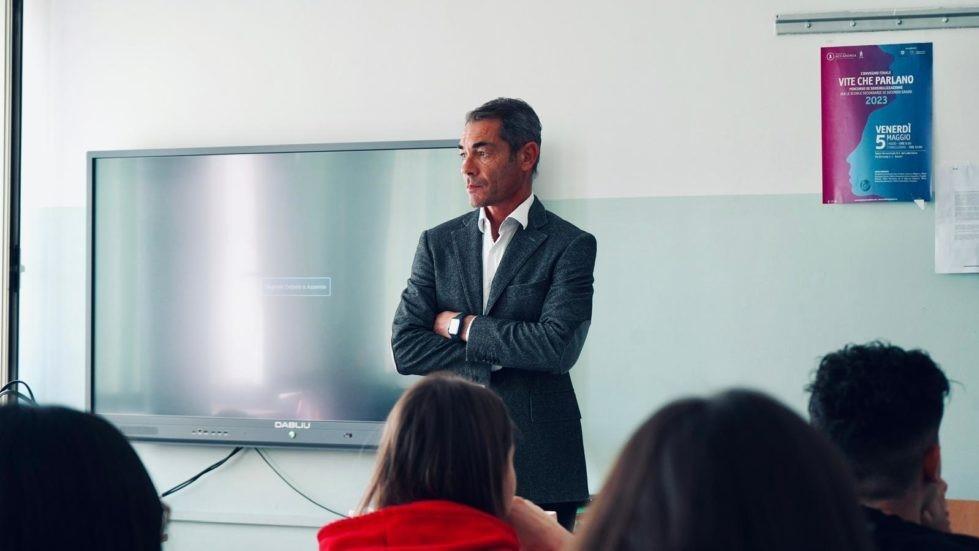 Il presidente della <strong>Torres Udassi </strong>durante la lezione al Castelvì