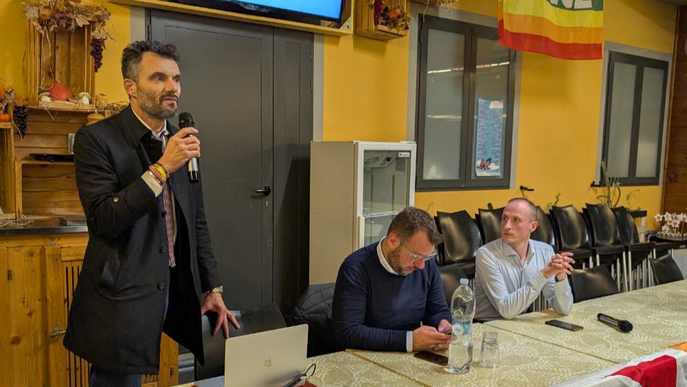 L'ex sindaco Biffoni all'assemblea del Pd a Paperino