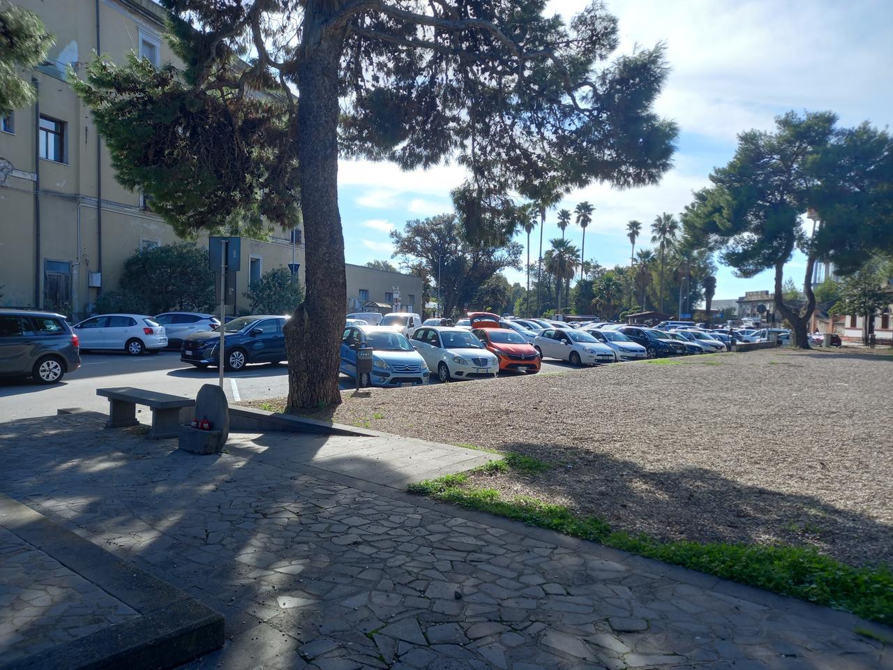 Vicino all’ospedale di Oristano spuntano le strisce blu