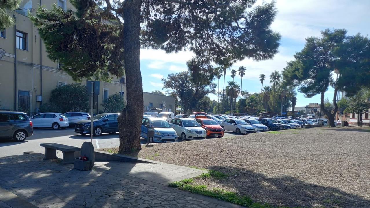 Vicino all’ospedale di Oristano spuntano le strisce blu