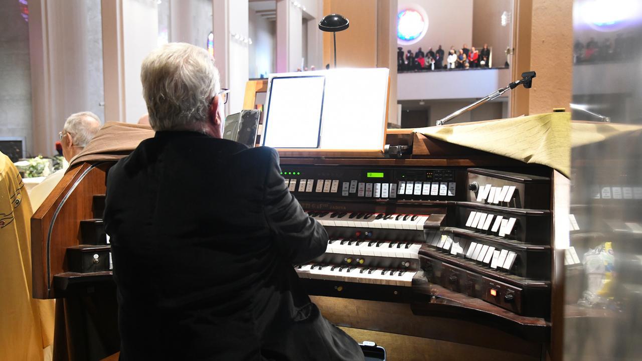 L'organo delle Grazie (foto Massimo Locci)