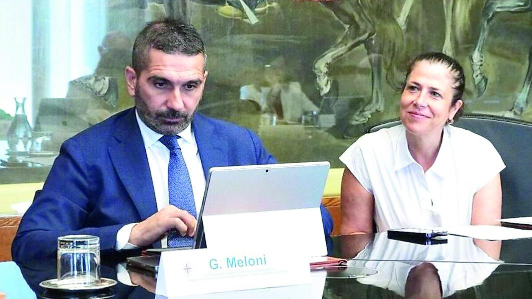L'assessore Giuseppe Meloni con la presidente Alessandra Todde