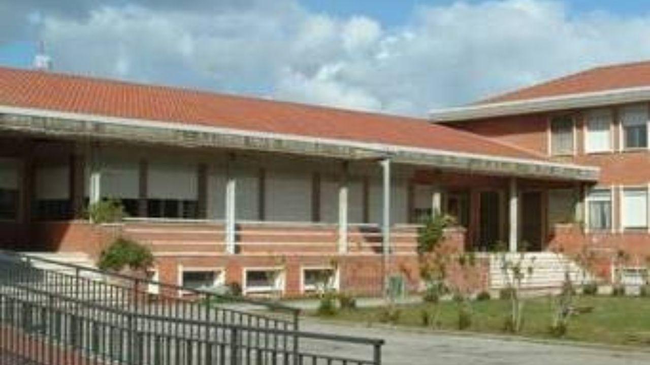 La scuola di via della Costituzione a Stagno