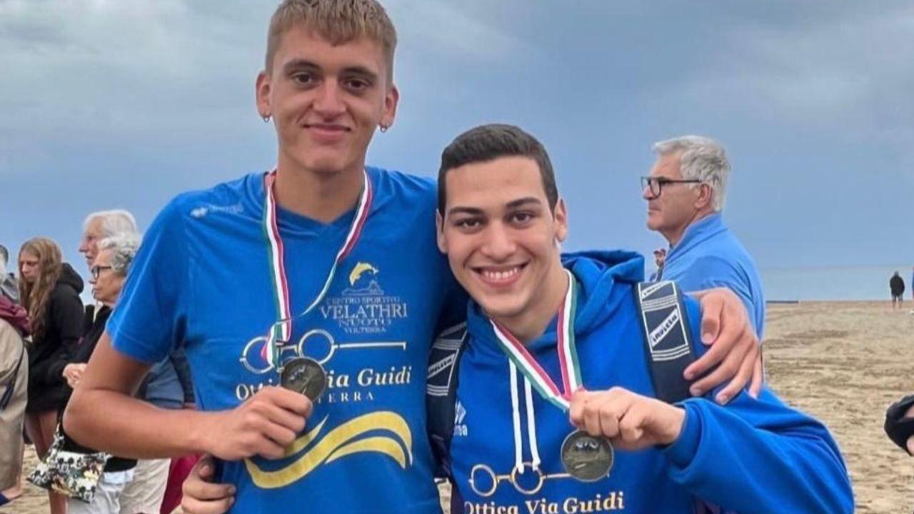 Davide Musuzzo e Gionatan Gelao terzi nella staffetta con tavoletta ai campionati italiani di salvamento