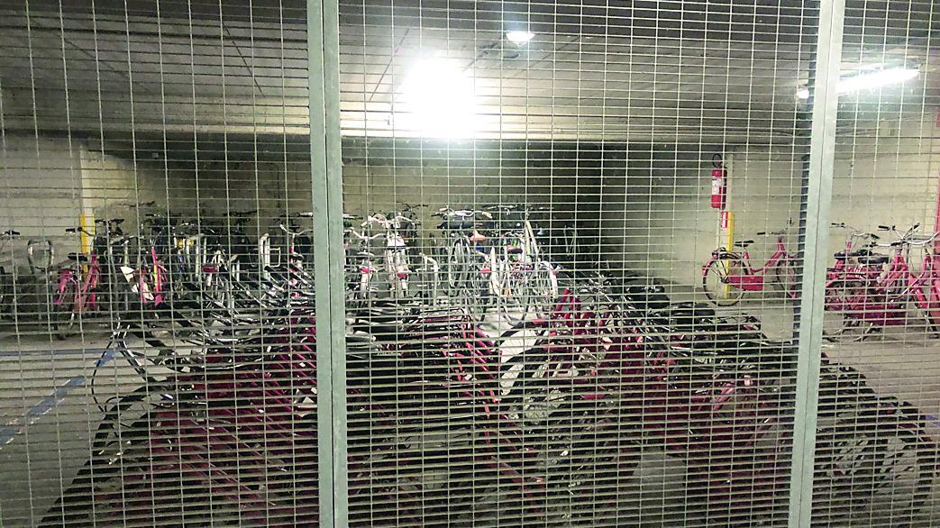 «Un deterrente per i ladri? Chiudere in gabbia le bici»