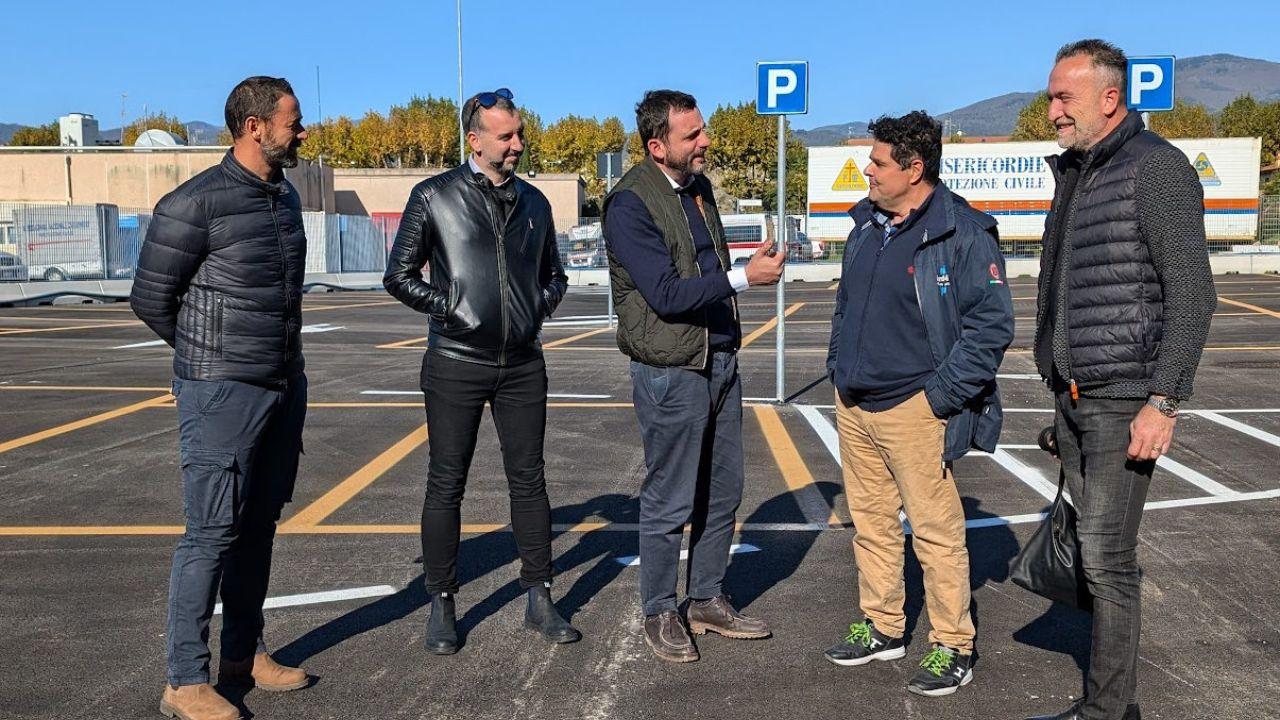 Il sindaco Tomasi (al centro) coi tecnici e gli assessori Bartolomei e Cialdi (a destra)
