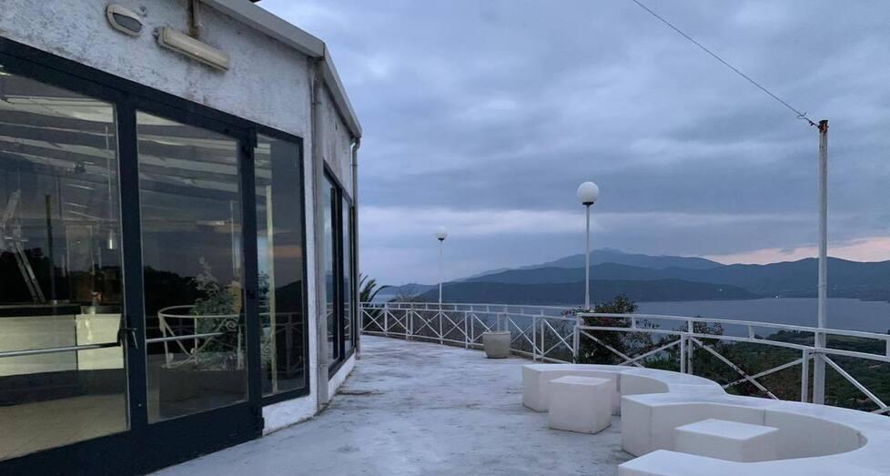 
	Il Terrace negli spazi recuperati in localit&agrave; la Trappola a Capoliveri&nbsp;

