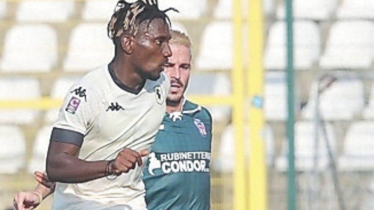 Nana Welbeck in campo contro la Pro Vercelli nella sfida di Coppa Italia