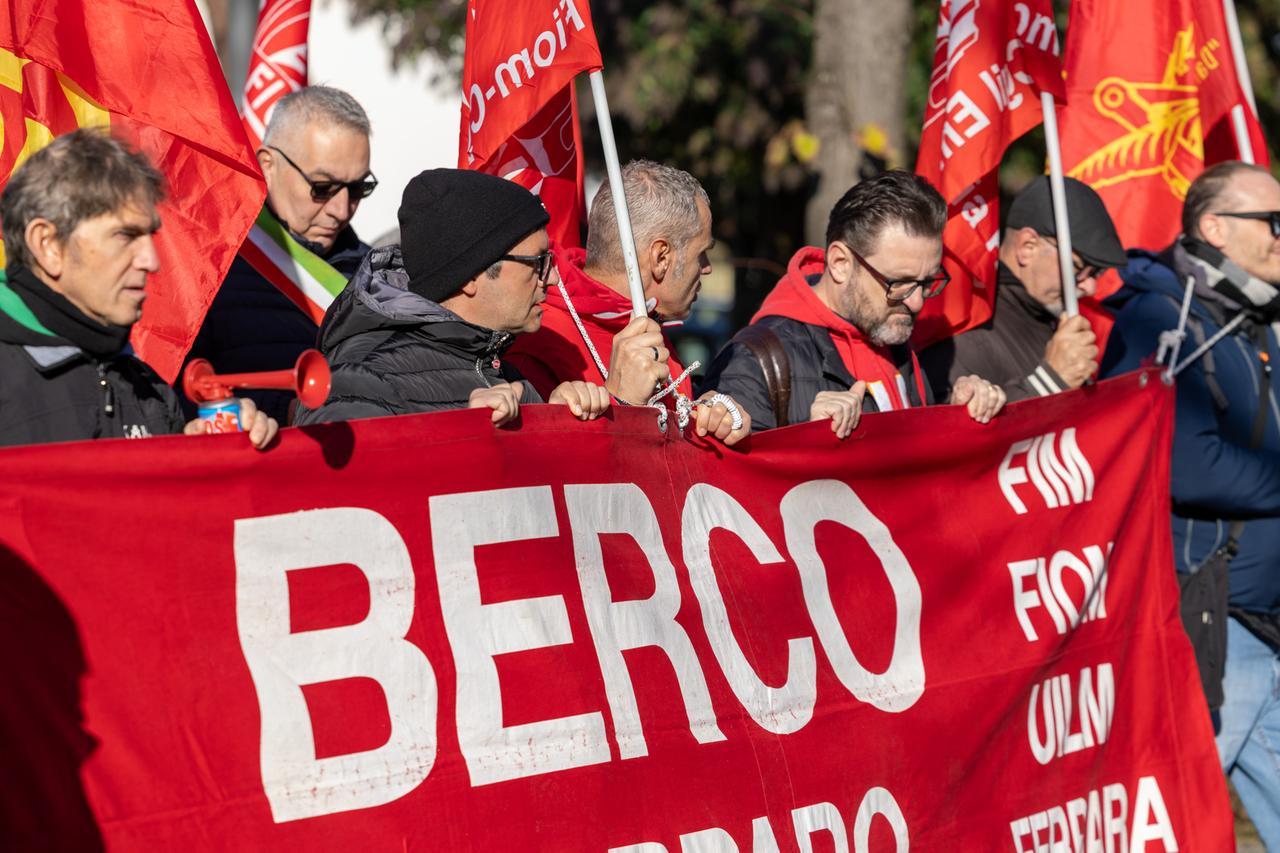 Berco, tavolo ministeriale sospeso. Urso: «Si eviti ogni forma di iniziativa unilaterale»
