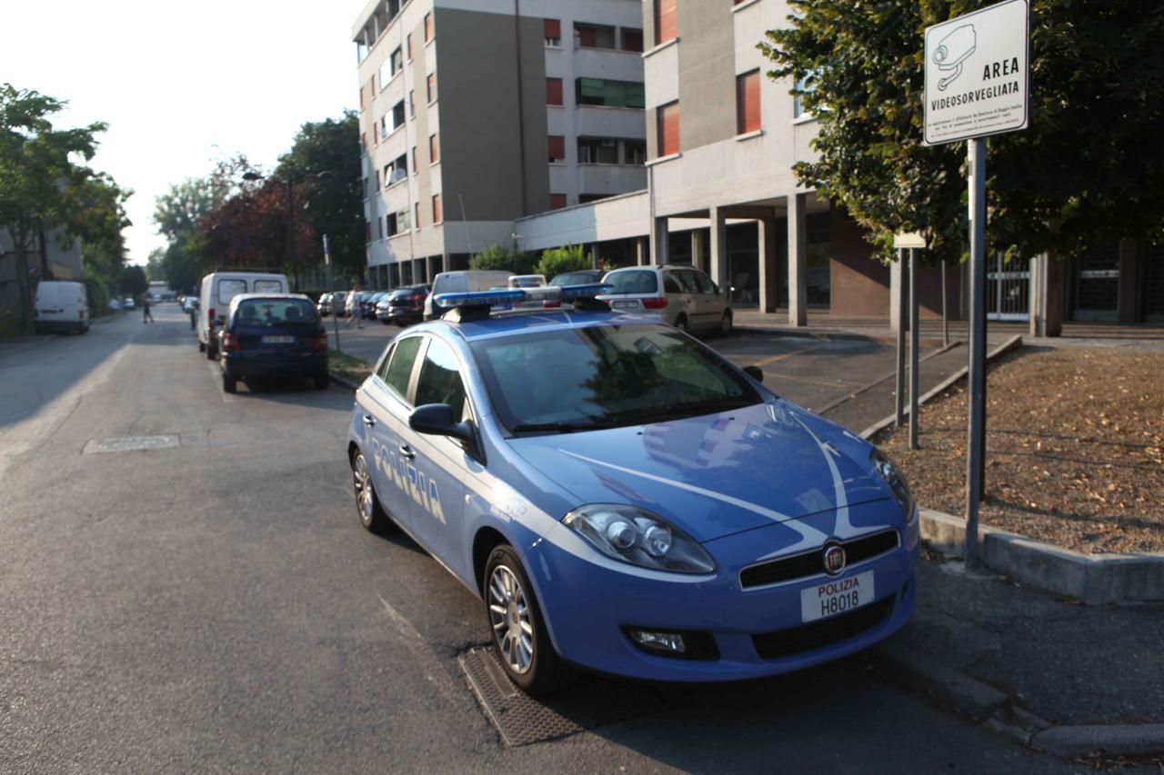 Occupano un garage in zona stazione: denunciati