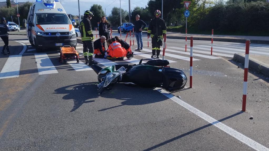 Sassari, scontro auto-scooter sulla Buddi Buddi: grave un diciottenne