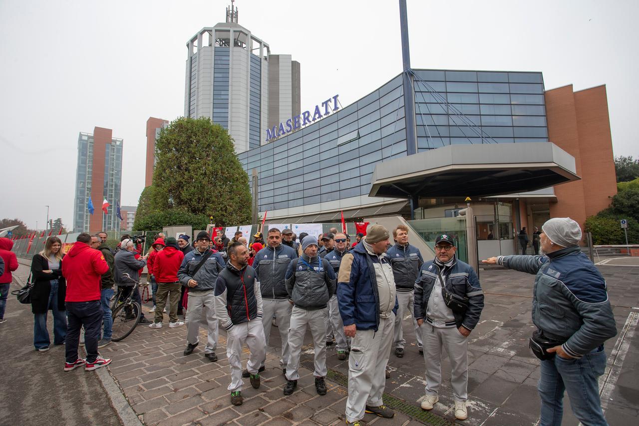 
	La protesta davanti alla sede di Maserati in occasione della recente visita di Carlos Tavares

