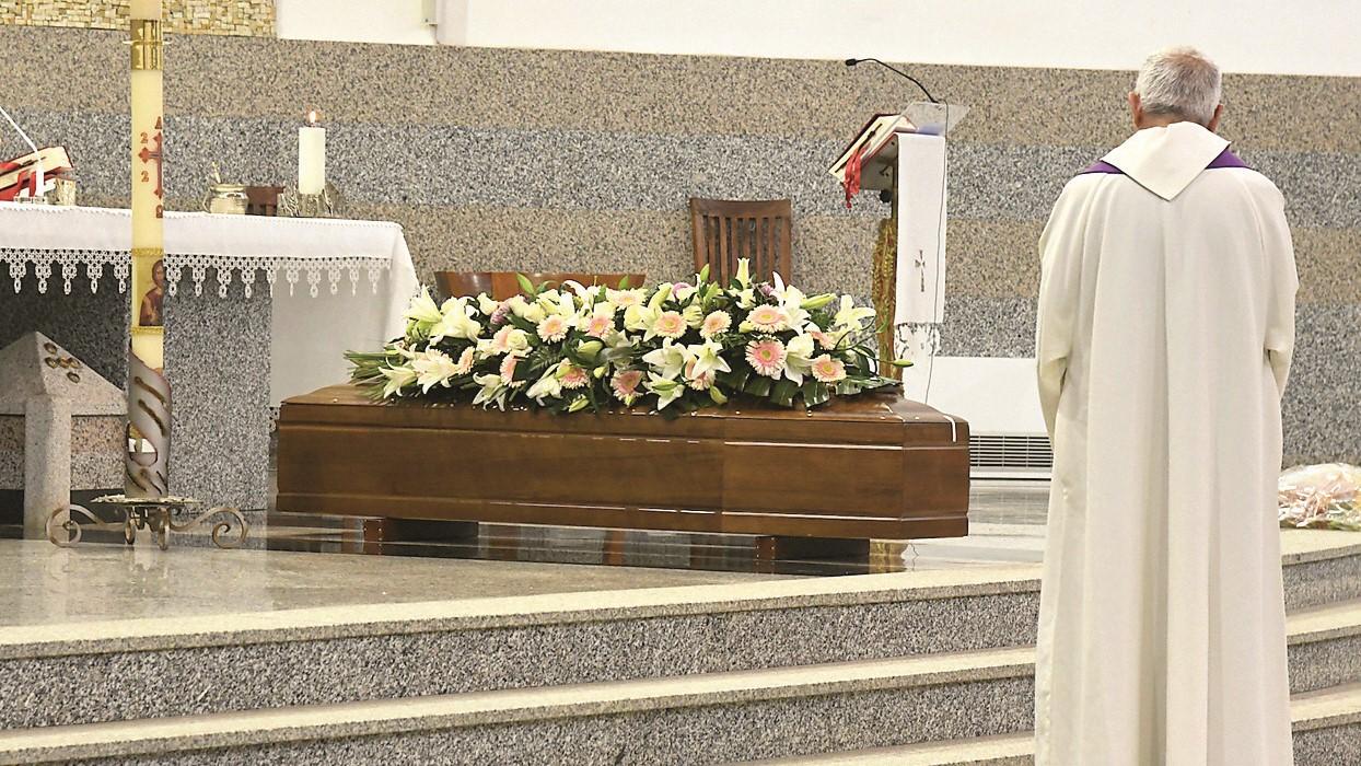 Al funerale della madre di Roberto Gleboni anche il sopravvissuto della strage di via Ichnusa