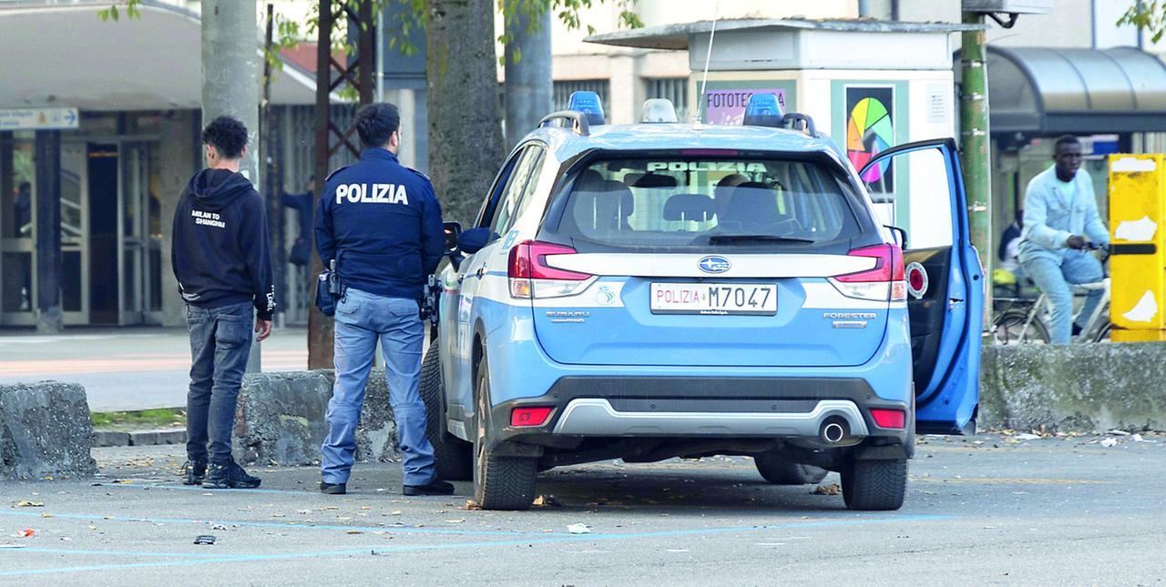 Modena, studente pestato in stazione delle corriere: «Hanno massacrato mio figlio»