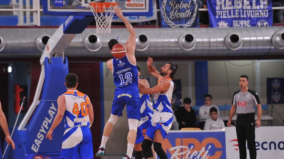 Un momento della partita (foto Rinaldi/ Npc Rieti)
