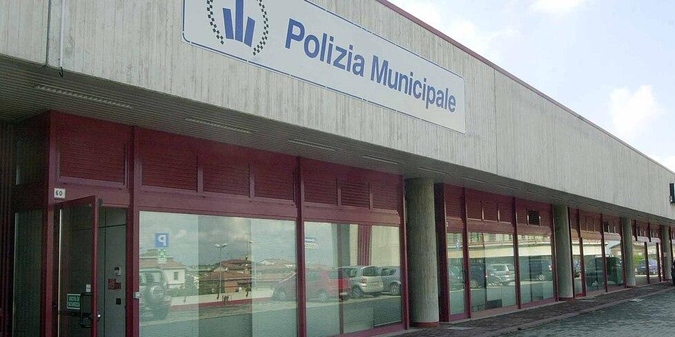 Turista norvegese si sente male a Reggio Emilia, la polizia lo salva