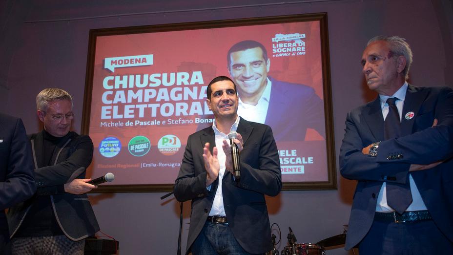 Modena, in 500 per de Pascale. «Siamo pronti a vincere. Casa, tagliamo gli affitti»