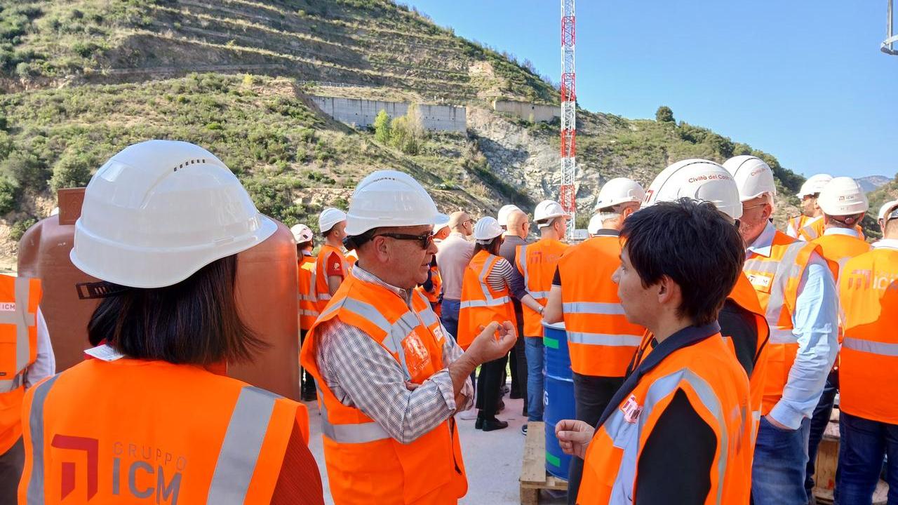 Un momento della consegna dei lavori