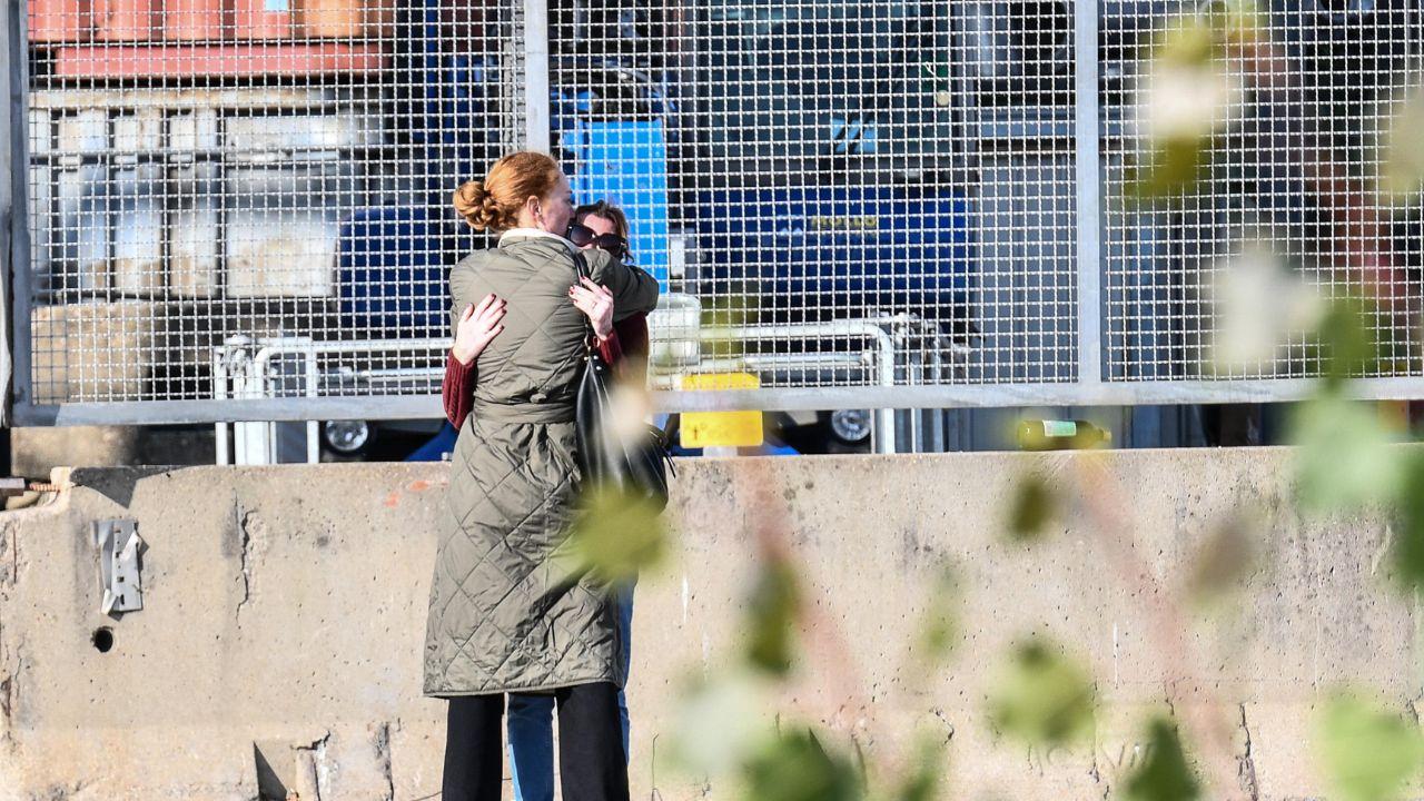 Il dolore di amici e familiari dopo aver appreso la terribile notizia