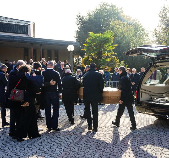 Il toccante ultimo saluto all’imprenditrice Lia Ferrarini