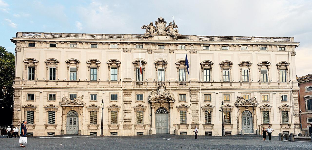 Pensioni ai politici, stop dalla Consulta